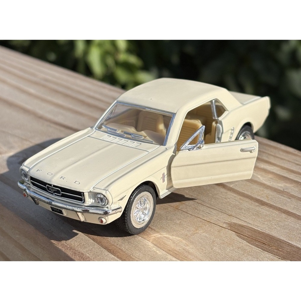 New Kinsmart 1964 Ford Mustang 1:36 Diecast White Cream Pullback KT5351D - Picture 4 of 10